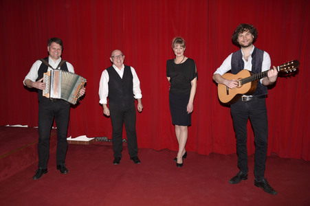 SeelenART-Streaming 'Couplet AG: Das Beste aus 25 Jahren!' in Haar