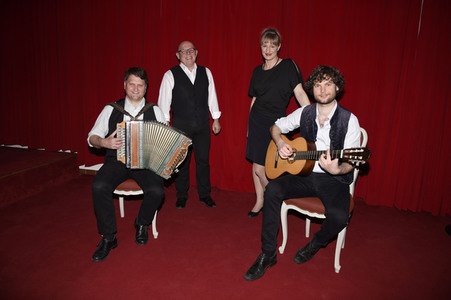 SeelenART-Streaming 'Couplet AG: Das Beste aus 25 Jahren!' in Haar