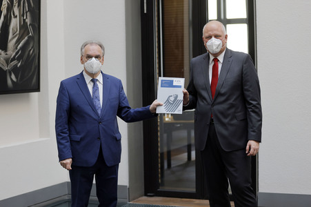 Übergabe des Tätigkeitsberichts zum Datenschutz in Berlin