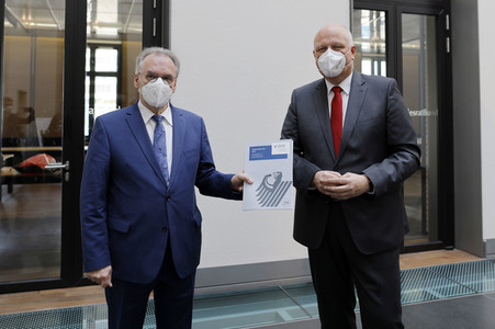 Übergabe des Tätigkeitsberichts zum Datenschutz in Berlin