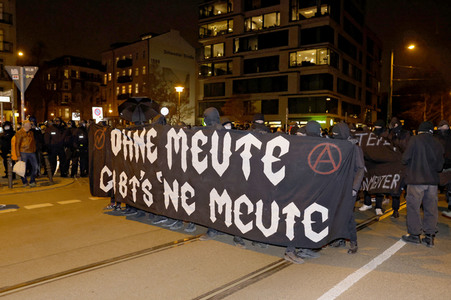 Protestaktion 'Chaos für die Meute! Tag X Demo!' in Berlin