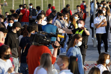 Menschenmassen am Rheinboulevard in Köln