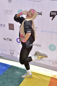 Cassie Scerbo's Spendenaktion in Malibu