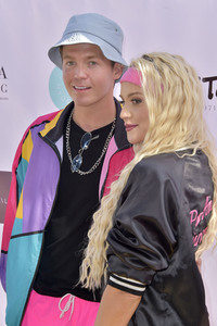 Cassie Scerbo's Spendenaktion in Malibu