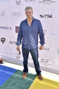 Cassie Scerbo's Spendenaktion in Malibu