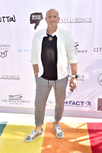 Cassie Scerbo's Spendenaktion in Malibu