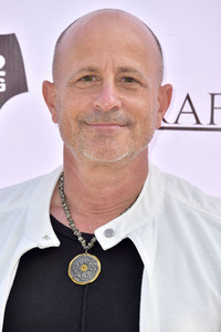 Cassie Scerbo's Spendenaktion in Malibu