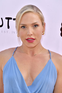 Cassie Scerbo's Spendenaktion in Malibu