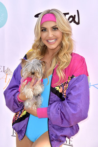 Cassie Scerbo's Spendenaktion in Malibu