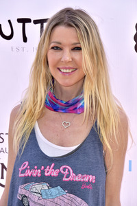 Cassie Scerbo's Spendenaktion in Malibu