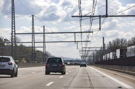 Autobahn-Oberleitungen in Mörfelden-Walldorf