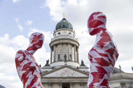 Mahnmal zur Coronakrise von Dennis Josef Meseg in Berlin