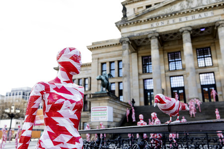 Mahnmal zur Coronakrise von Dennis Josef Meseg in Berlin