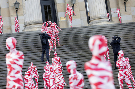 Mahnmal zur Coronakrise von Dennis Josef Meseg in Berlin
