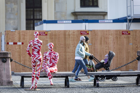 Mahnmal zur Coronakrise von Dennis Josef Meseg in Berlin