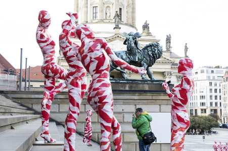 Mahnmal zur Coronakrise von Dennis Josef Meseg in Berlin