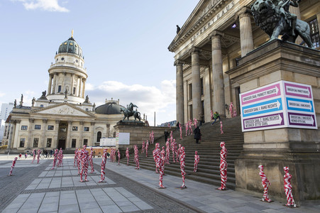 Mahnmal zur Coronakrise von Dennis Josef Meseg in Berlin