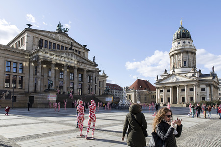 Mahnmal zur Coronakrise von Dennis Josef Meseg in Berlin