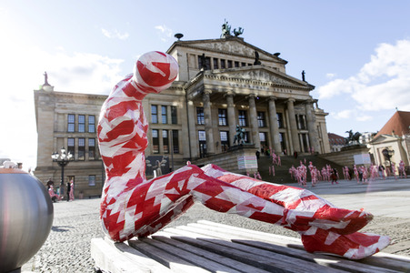 Mahnmal zur Coronakrise von Dennis Josef Meseg in Berlin