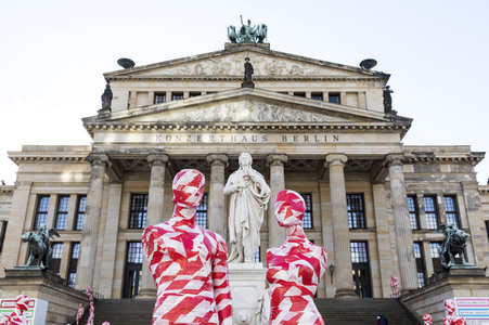 Mahnmal zur Coronakrise von Dennis Josef Meseg in Berlin