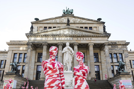 Mahnmal zur Coronakrise von Dennis Josef Meseg in Berlin