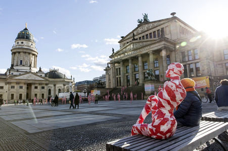 Mahnmal zur Coronakrise von Dennis Josef Meseg in Berlin