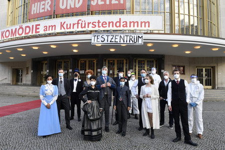 Fototermin mit dem Ensemble von 'Vorhang auf für Cyrano' in Berlin