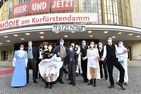 Fototermin mit dem Ensemble von 'Vorhang auf für Cyrano' in Berlin