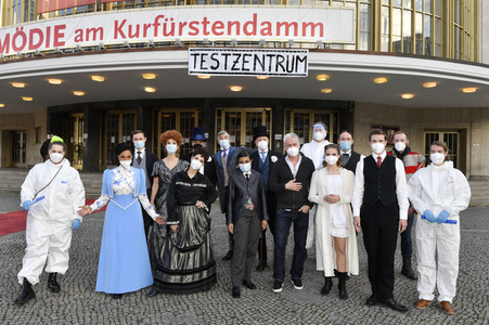 Fototermin mit dem Ensemble von 'Vorhang auf für Cyrano' in Berlin