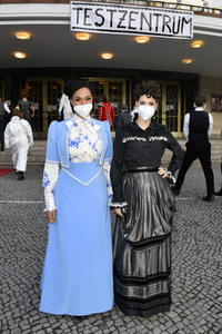 Fototermin mit dem Ensemble von 'Vorhang auf für Cyrano' in Berlin