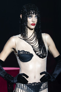 Andres Sarda Fashion Show auf der 73. Mercedes-Benz Fashion Week Madrid