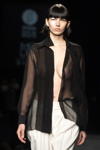 Otrura Fashion Show auf der 73. Mercedes-Benz Fashion Week Madrid