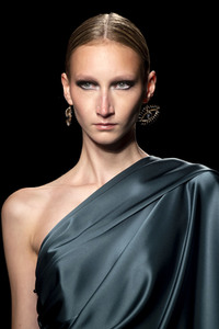 Isabel Sanchis Fashion Show auf der 73. Mercedes-Benz Fashion Week Madrid