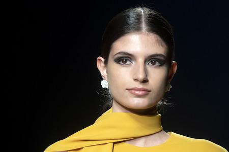 Isabel Sanchis Fashion Show auf der 73. Mercedes-Benz Fashion Week Madrid