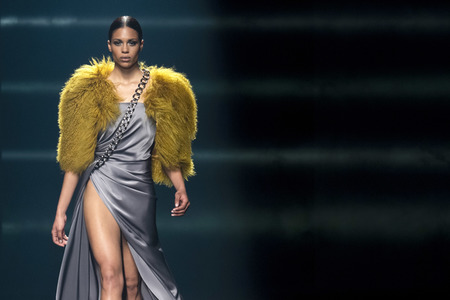 Isabel Sanchis Fashion Show auf der 73. Mercedes-Benz Fashion Week Madrid