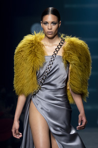 Isabel Sanchis Fashion Show auf der 73. Mercedes-Benz Fashion Week Madrid