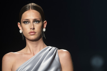 Isabel Sanchis Fashion Show auf der 73. Mercedes-Benz Fashion Week Madrid