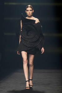 Isabel Sanchis Fashion Show auf der 73. Mercedes-Benz Fashion Week Madrid