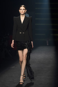 Isabel Sanchis Fashion Show auf der 73. Mercedes-Benz Fashion Week Madrid