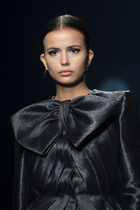 Isabel Sanchis Fashion Show auf der 73. Mercedes-Benz Fashion Week Madrid