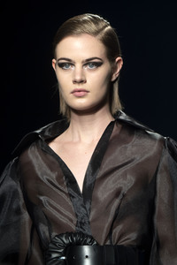 Isabel Sanchis Fashion Show auf der 73. Mercedes-Benz Fashion Week Madrid