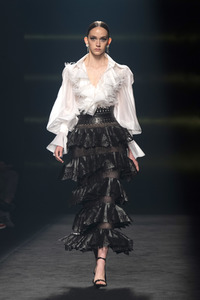 Isabel Sanchis Fashion Show auf der 73. Mercedes-Benz Fashion Week Madrid