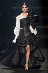 Isabel Sanchis Fashion Show auf der 73. Mercedes-Benz Fashion Week Madrid