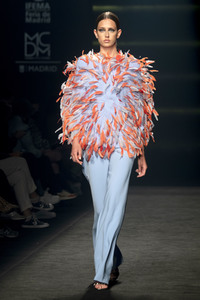 Isabel Sanchis Fashion Show auf der 73. Mercedes-Benz Fashion Week Madrid