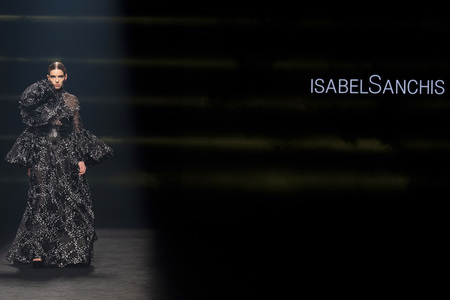 Isabel Sanchis Fashion Show auf der 73. Mercedes-Benz Fashion Week Madrid