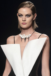 Isabel Sanchis Fashion Show auf der 73. Mercedes-Benz Fashion Week Madrid