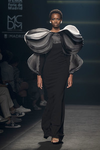 Isabel Sanchis Fashion Show auf der 73. Mercedes-Benz Fashion Week Madrid