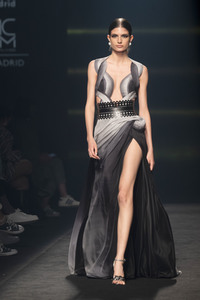 Isabel Sanchis Fashion Show auf der 73. Mercedes-Benz Fashion Week Madrid