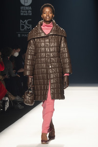 Angel Schlesser Fashion Show auf der 73. Mercedes-Benz Fashion Week Madrid