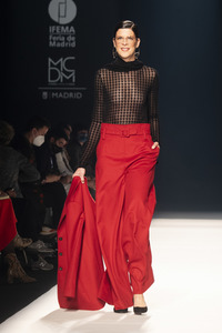 Angel Schlesser Fashion Show auf der 73. Mercedes-Benz Fashion Week Madrid